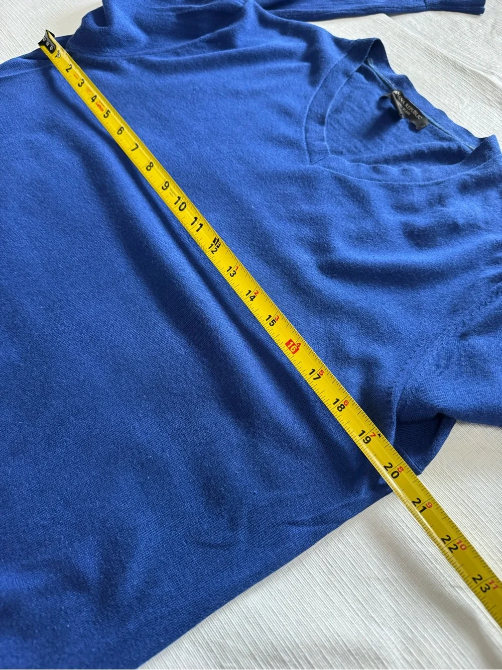 Banana Republic Mens luxury Blend silk V Neck Sweater in Royal Blue Medium